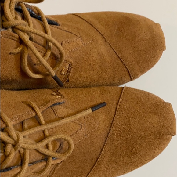 ✨BRAND NEW✨TOMS TAN BROWN WEDGE BOOTIES FOR FALL - Picture 8 of 12